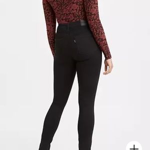 Black Levi's 721 High Rise Skinny Jeans